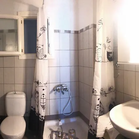 Akros Oikogeneiakon 1